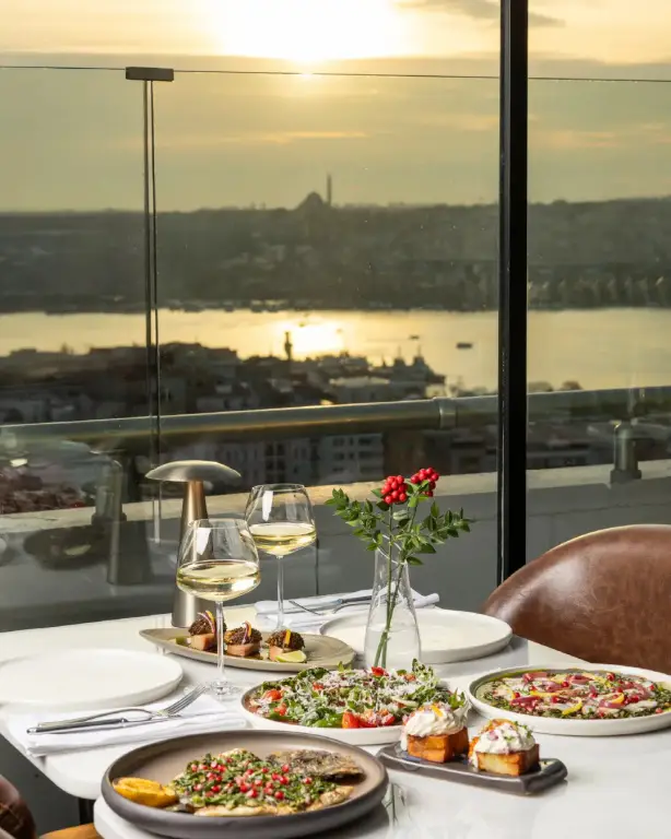 Стамбул: Rixos Pera Istanbul + Nickelodeon Play Tersane Access