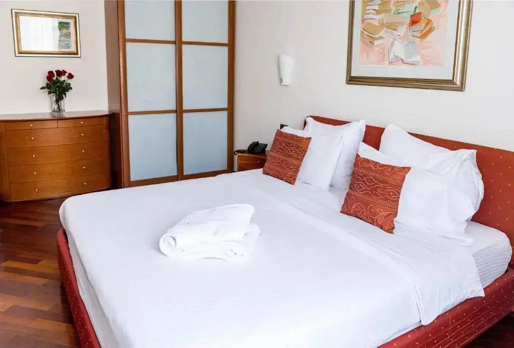 Уральск: Pushkin Hotel
