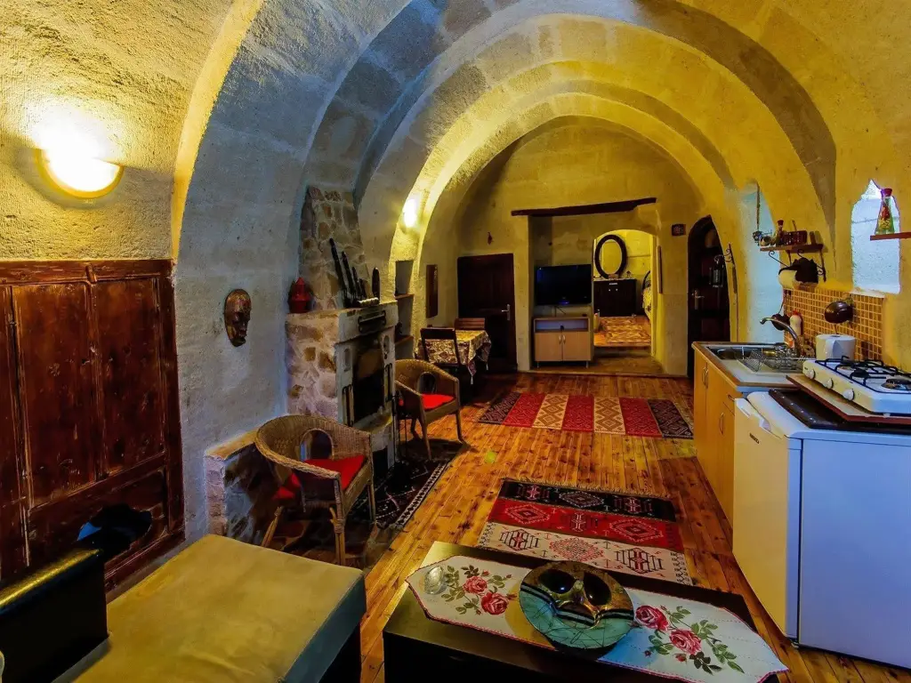 Аванос: Adanos Konuk Evi