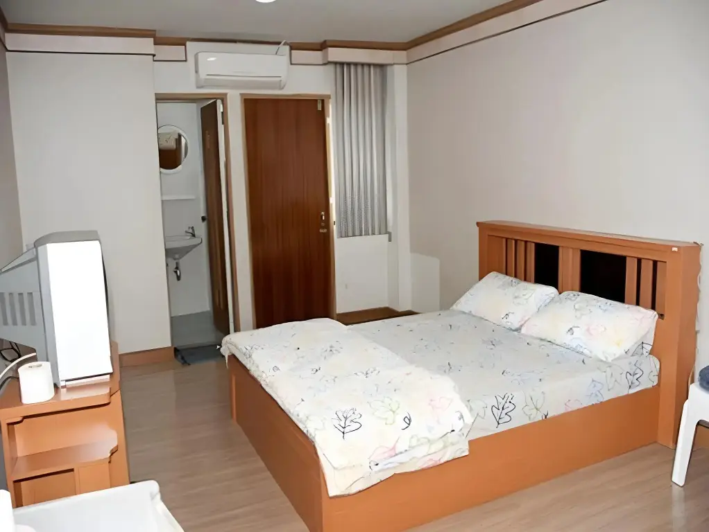 Паккрет: Lotus Condo Downtown