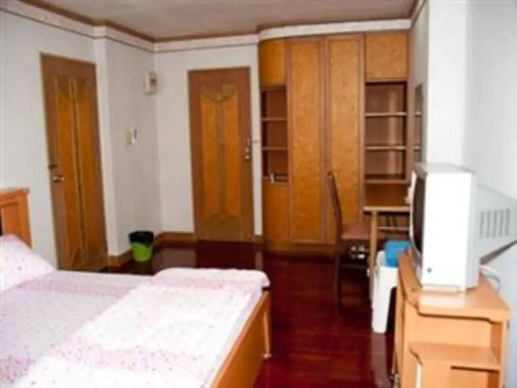 Паккрет: Lotus Condo Downtown