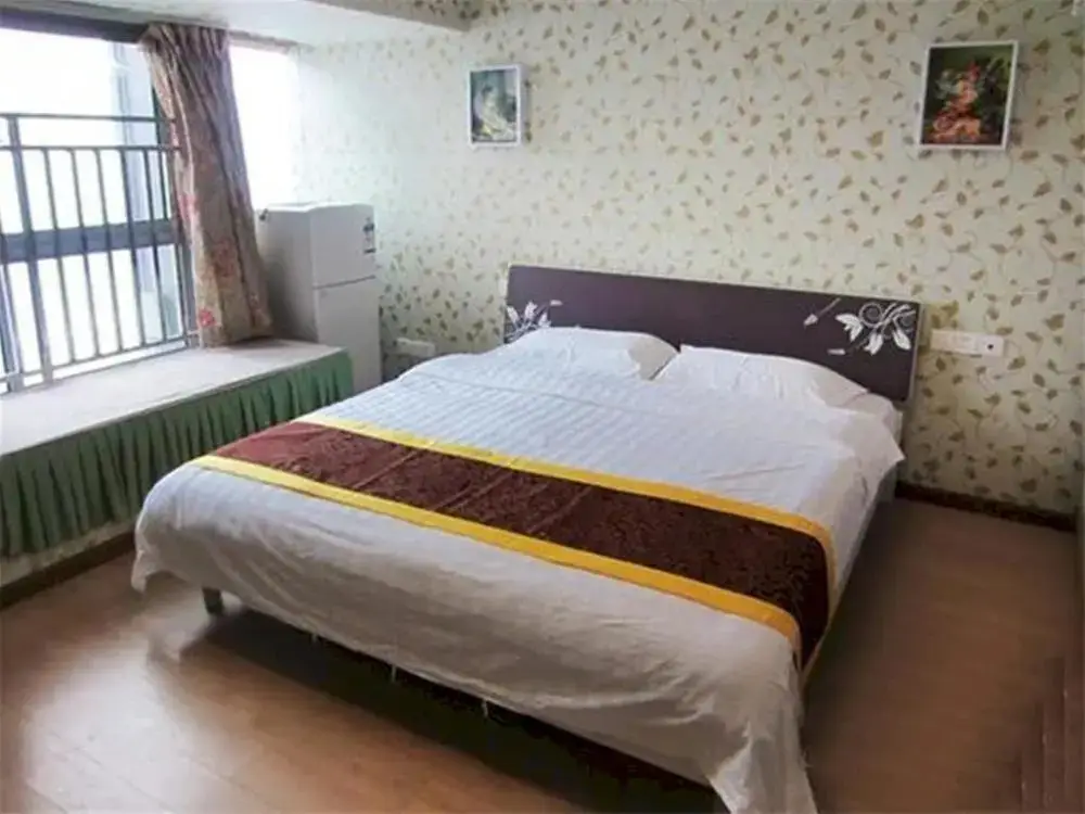 Чунцин: Chongqing Langqingju Apartment