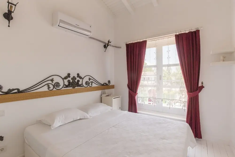 Чешме: Alaroof Hotel  ( +15 )