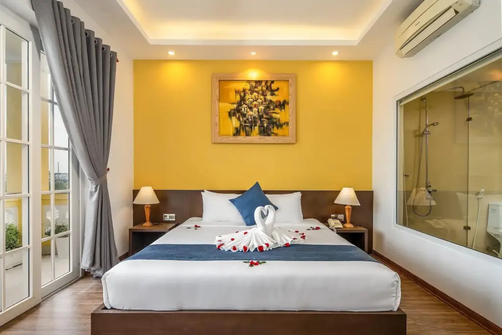 Хойан: Triple Riverside Villa Hoian