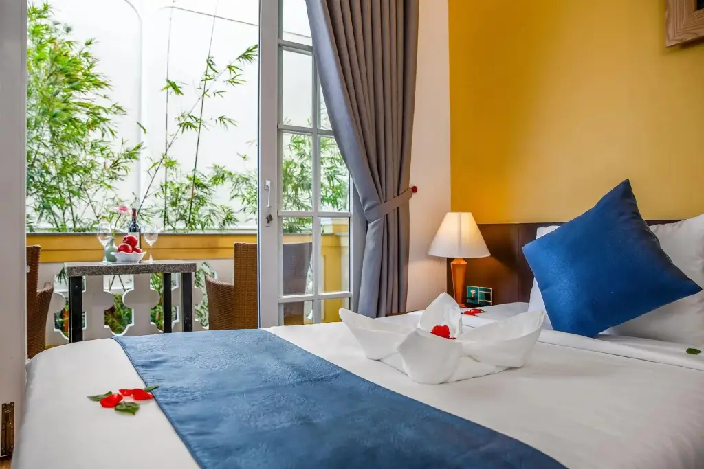 Хойан: Triple Riverside Villa Hoian