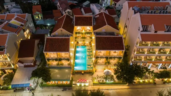 Хойан: Triple Riverside Villa Hoian