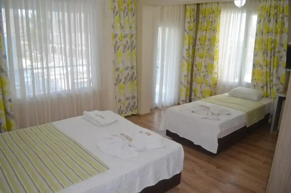 Айвалык: Mostar Otel