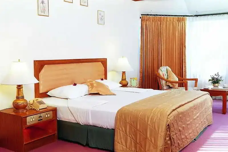Клаенг: Palmeraie Beach Hotel Rayong