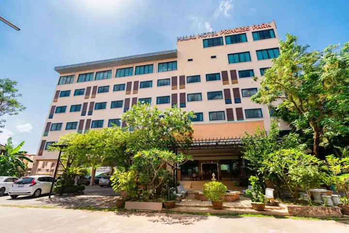 Сураттхани: OYO 566 Princess Park Hotel