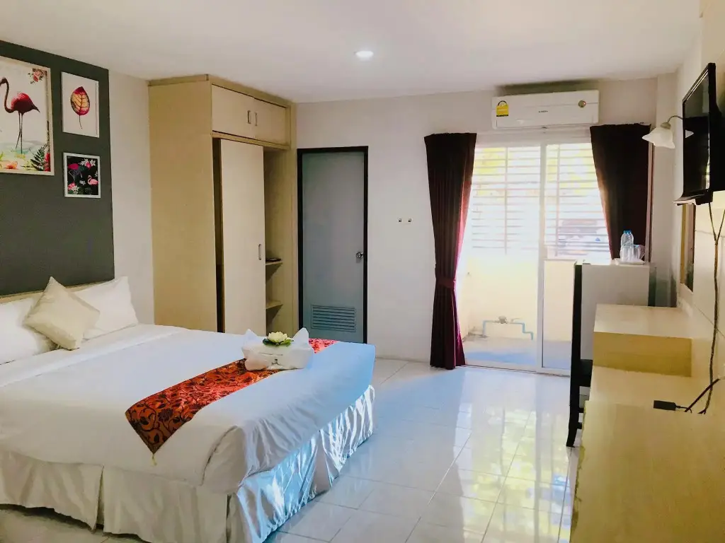 Баан-Хай: Grand ESIE Service Apartment