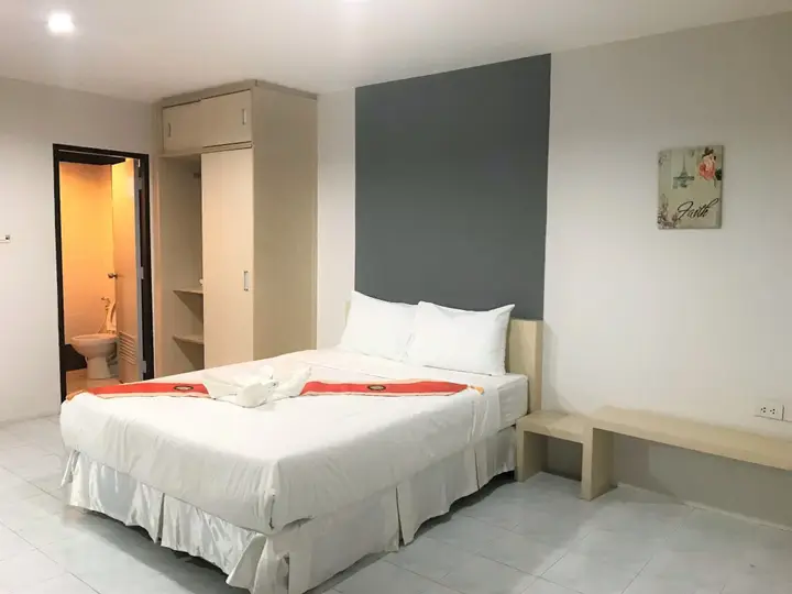 Баан-Хай: Grand ESIE Service Apartment