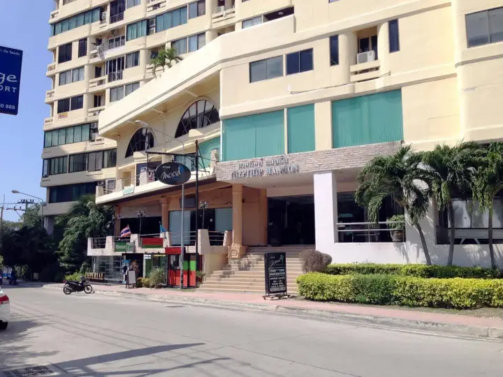 Паттайя: ThepThip ArtDeco Apartments
