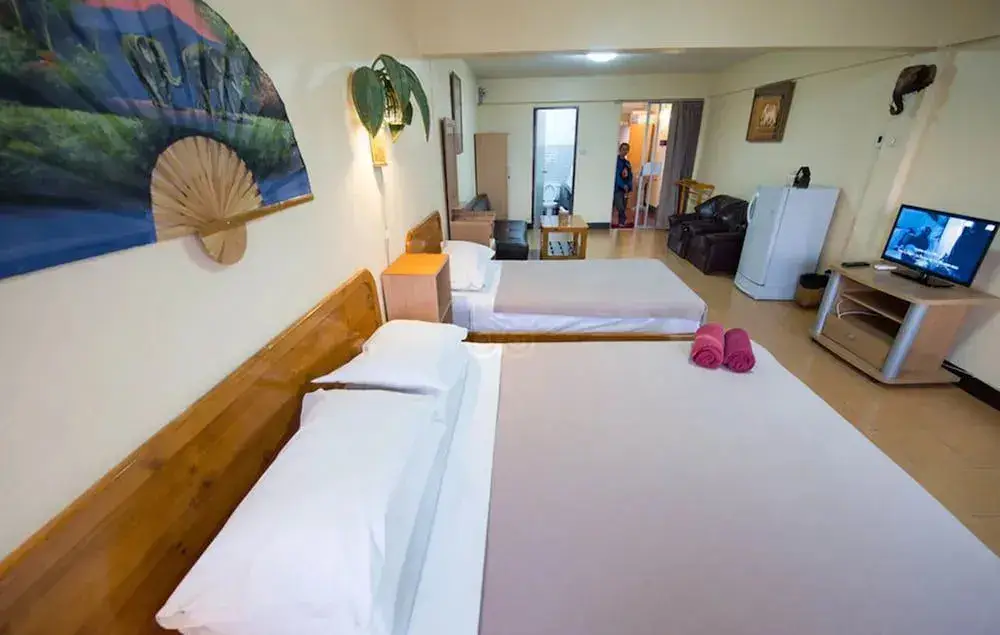 Чиангмай: Funky Monkey Guesthouse & Tours