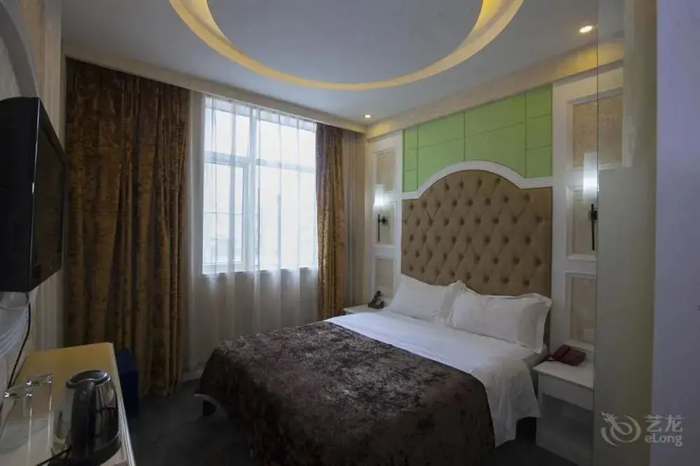 Roman Holiday Hotel (Wuhan Xibei Lake) — фото 1