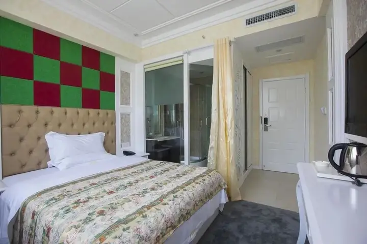 Ухань: Roman Holiday Hotel (Wuhan Xibei Lake)