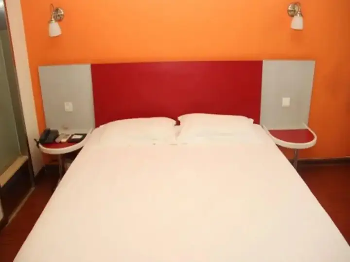Ухань: Motel168 Wuhan HuaQiao Inn