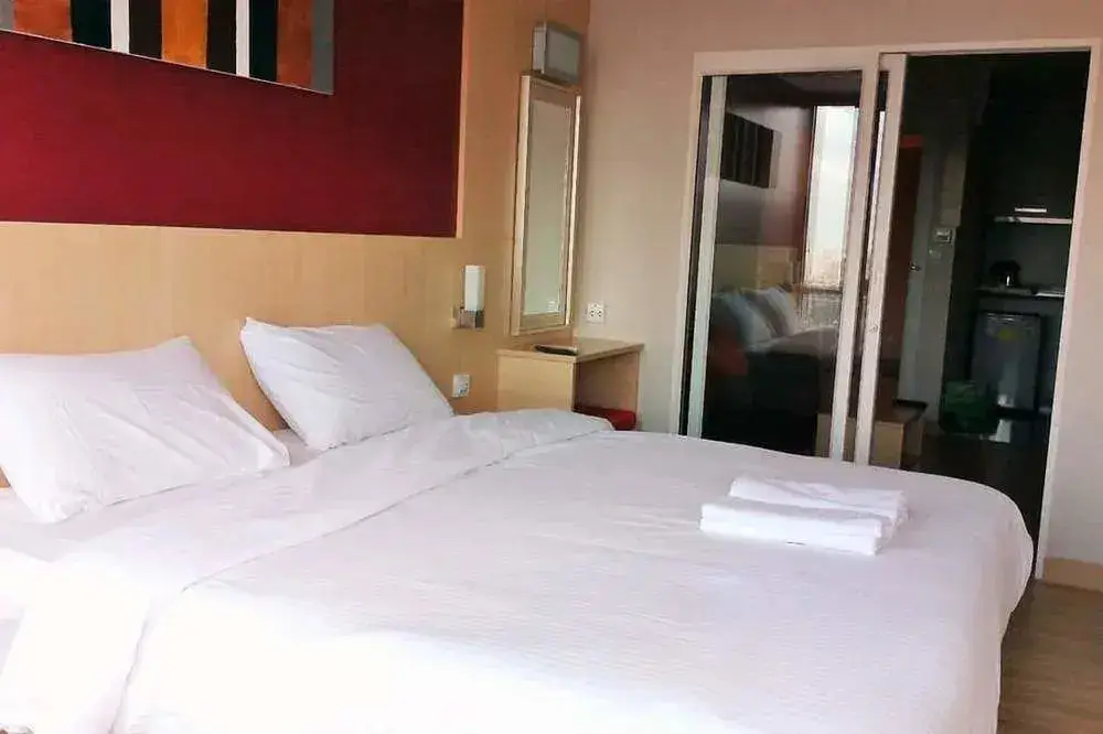 Паккрет: Implace Impact at Msociety Condo