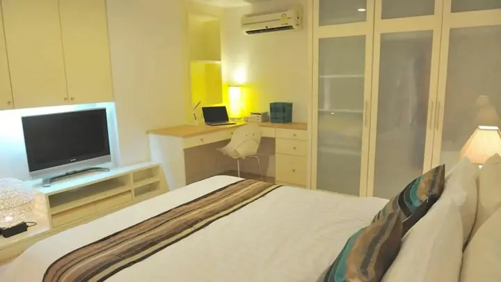 Бангкок: Duplex 21 Apartment