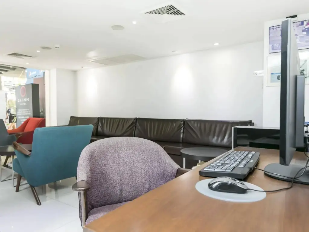 Бангкок: 24 Inn at BTS Phrom Phong