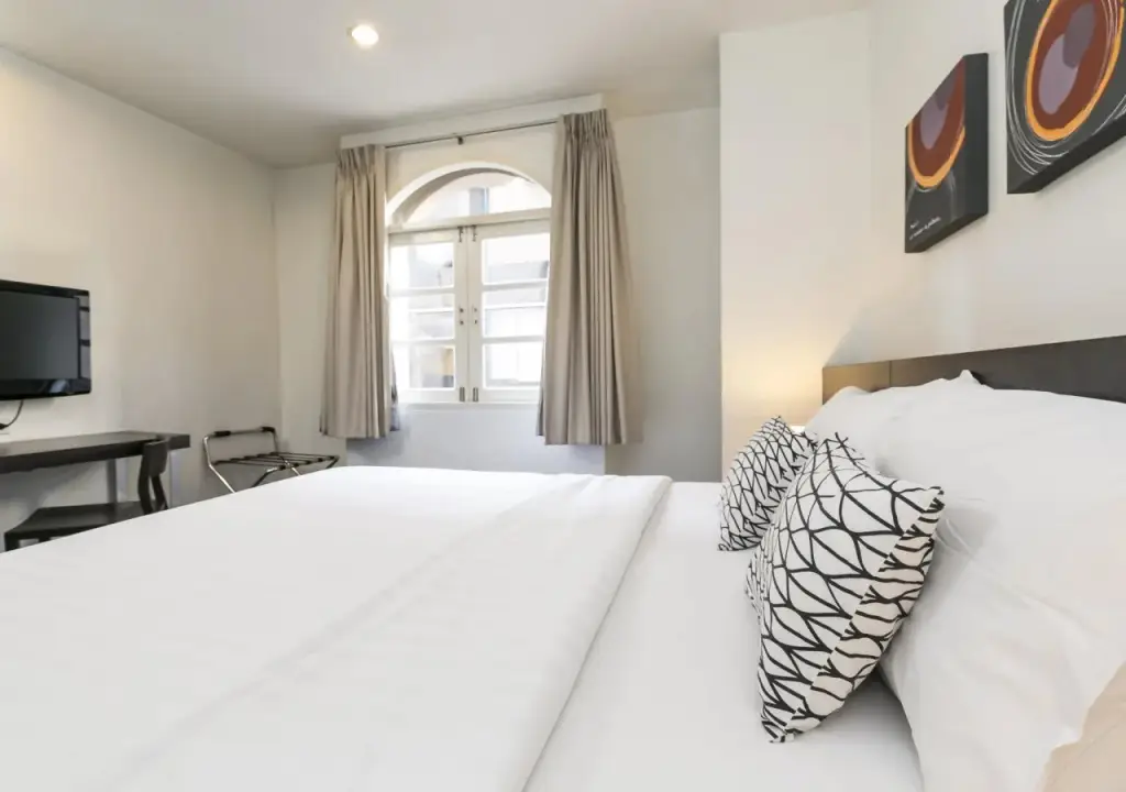 Бангкок: 24 Inn at BTS Phrom Phong