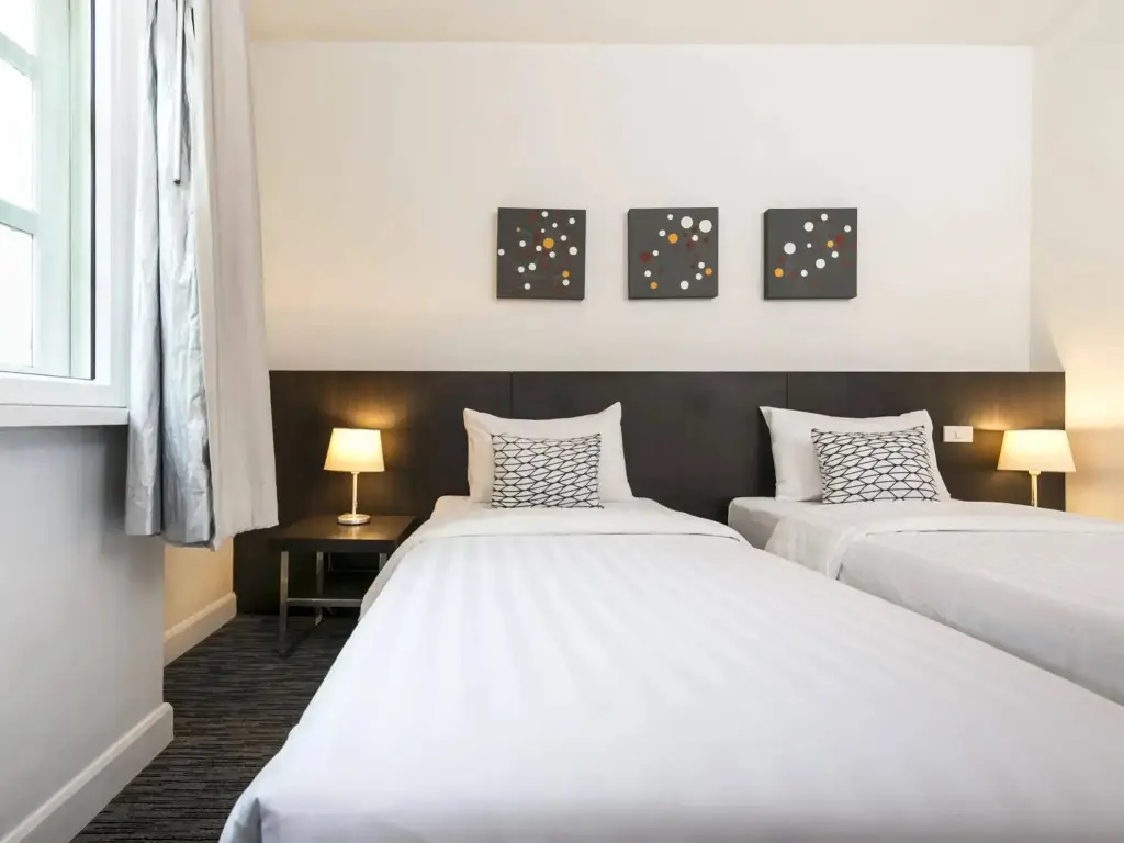 Бангкок: 24 Inn at BTS Phrom Phong