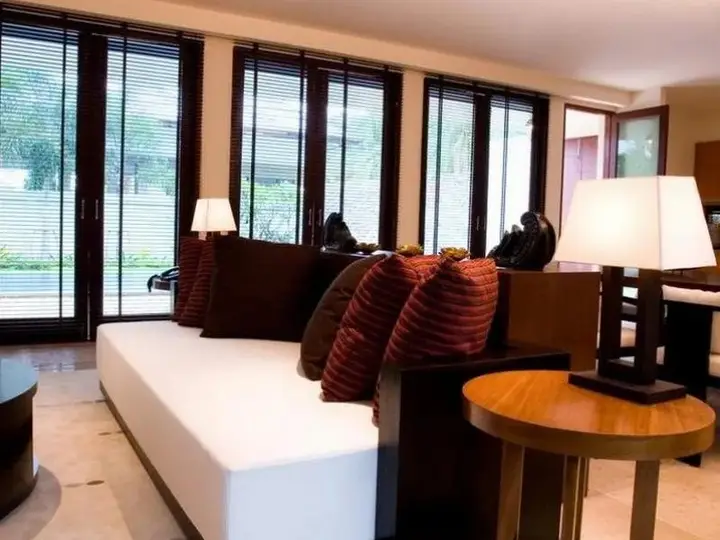 Тхап Сакае: Villa Nirwana