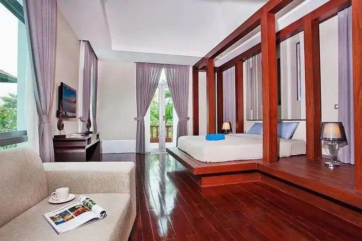На Чом Тхиан: Jomtien Waree 9 with 6 bedrooms