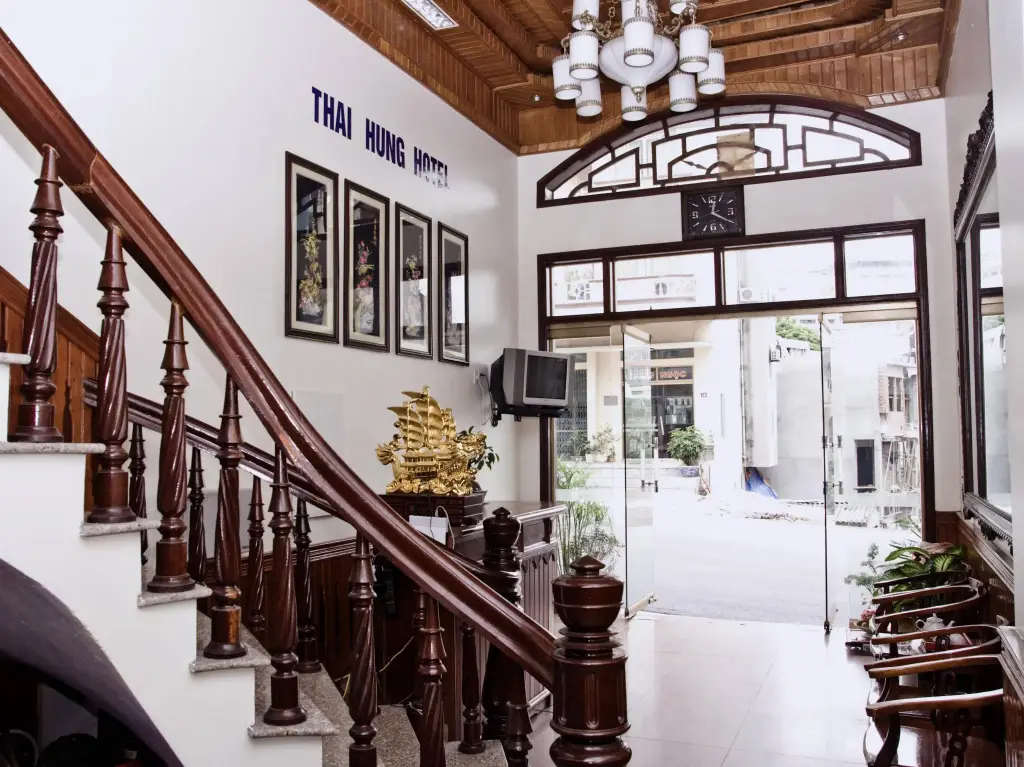 Халонг: Khách sạn Thái Hưng