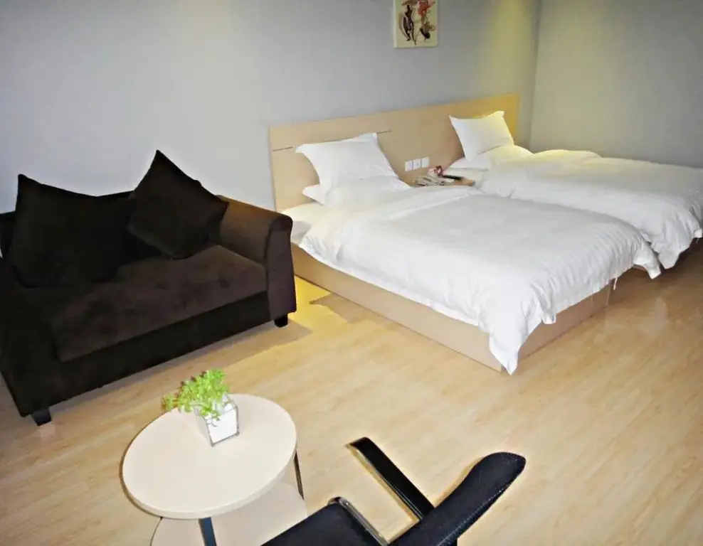 Линьи: Super 8 Hotel