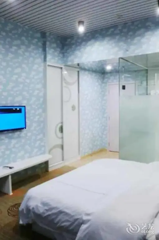 Ухань: One House Cinema Hotel (Hubei Institute of Economics)(OneHouse影院酒店(湖北经济学院店))
