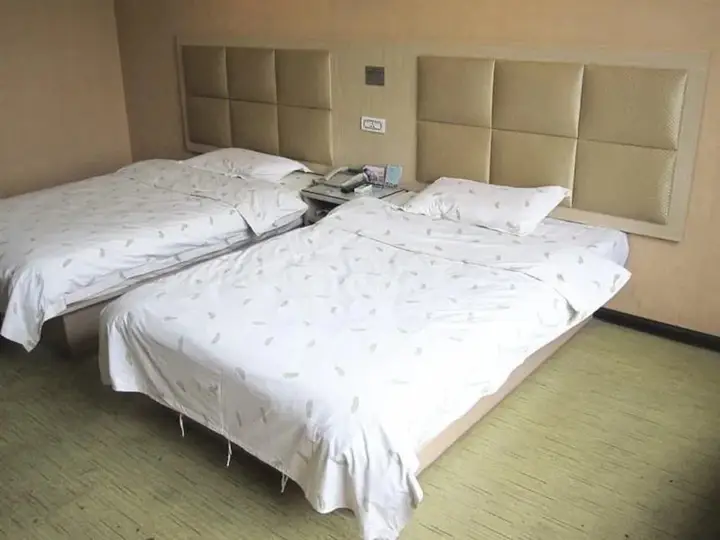 Ухань: Jiuzhou Business Hotel(武汉市九洲商务宾馆)