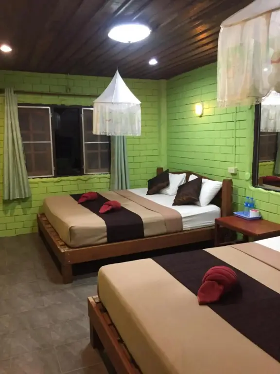 Фаном: Nung House