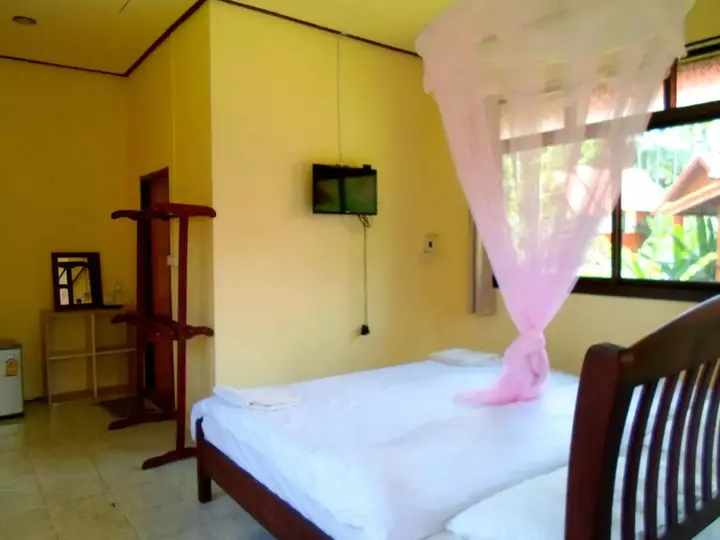 Фаном: Baan Rimnam Resort Khao Sok