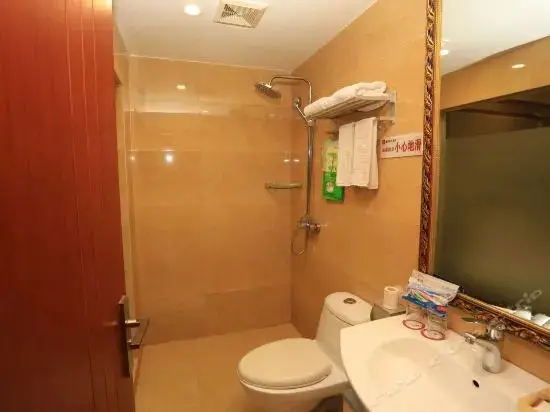 Чунцин: Ruitian Hotel (Chongqing Shiqiaopu Subway Station & Bainaohui Store)