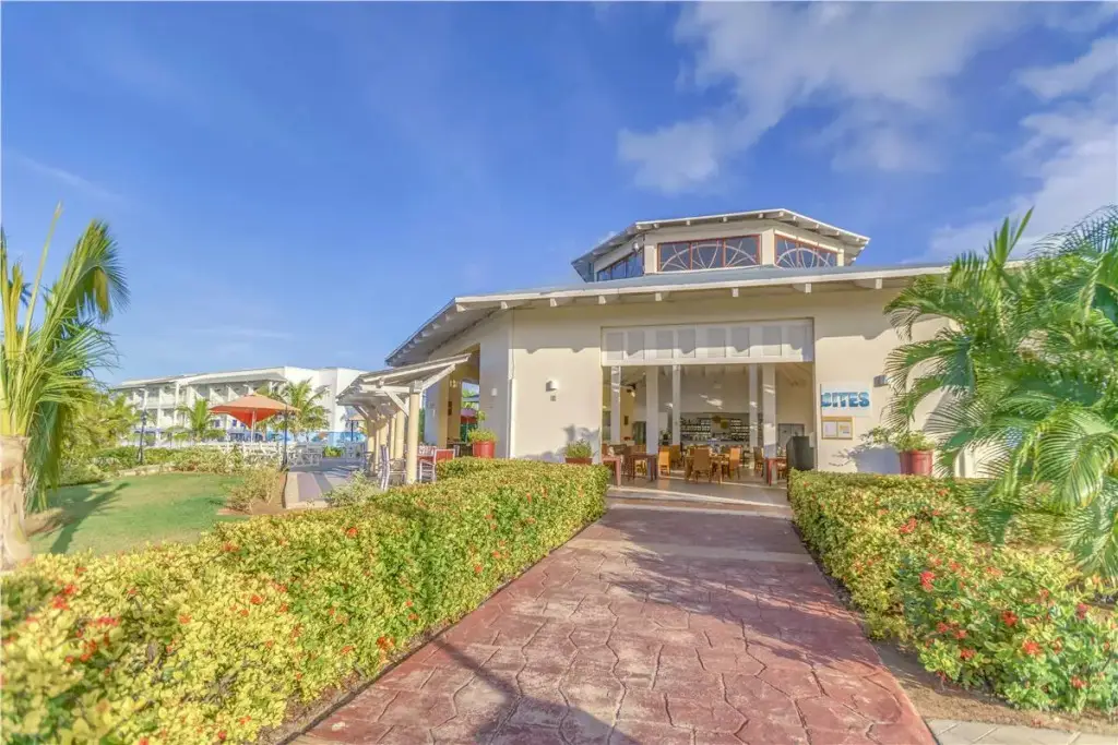 Memories Flamenco Beach Resort — фото 1