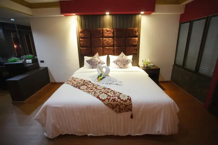 Хатъяй: Grand Pink Hotel