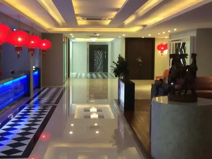 Хатъяй: Grand Pink Hotel