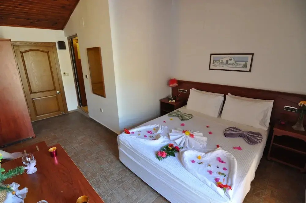 Longhouse Inn Hotel — фото 1