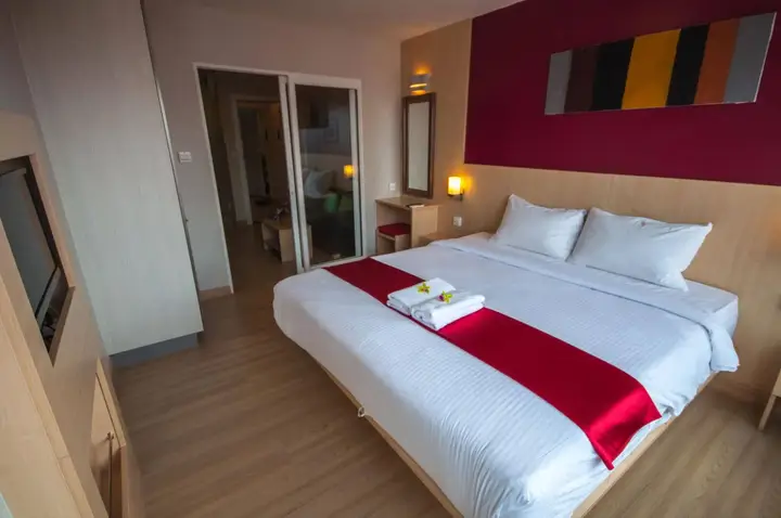 Паккрет: Implace Impact at Msociety Condo