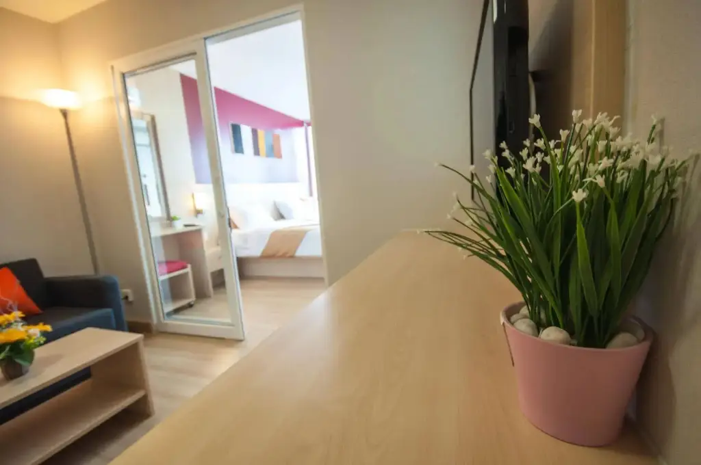 Паккрет: Implace Impact at Msociety Condo