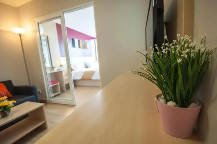 Паккрет: Implace Impact at Msociety Condo