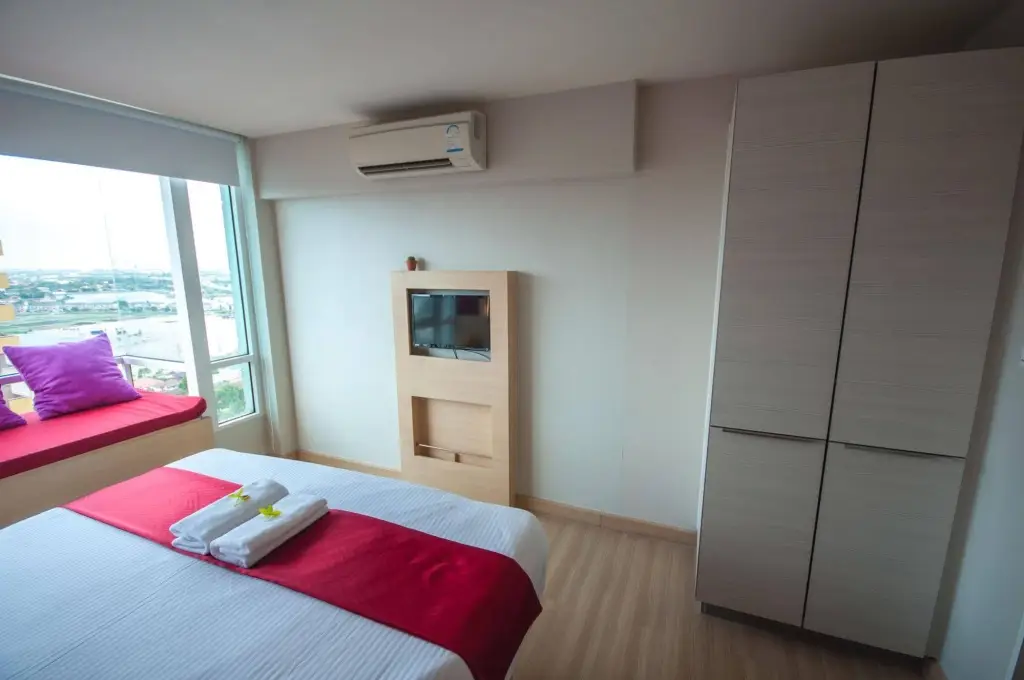 Паккрет: Implace Impact at Msociety Condo