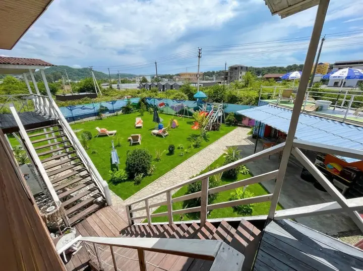 Лдзаа: Отель Pine Beach