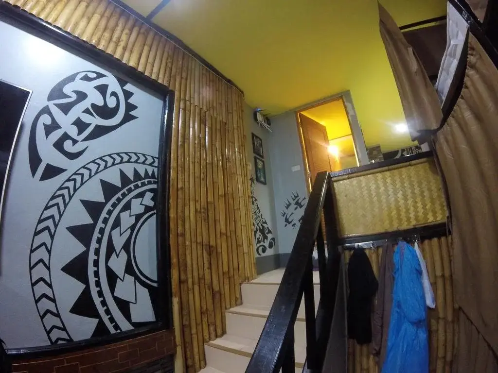 Краби: Coma Hostel and Travel Agency(โคมา เลาจน์ แอนด์ โฮสเทล)