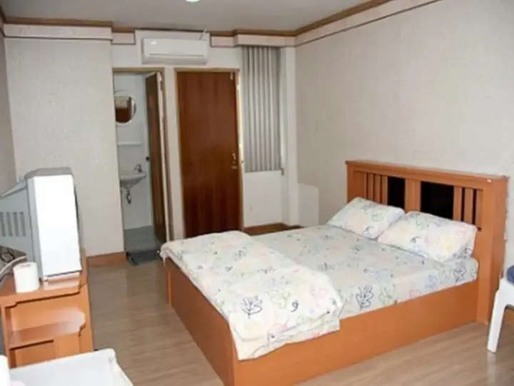 Паккрет: Lotus Condo Downtown