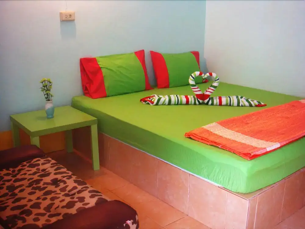 Трат: Pop Guest House