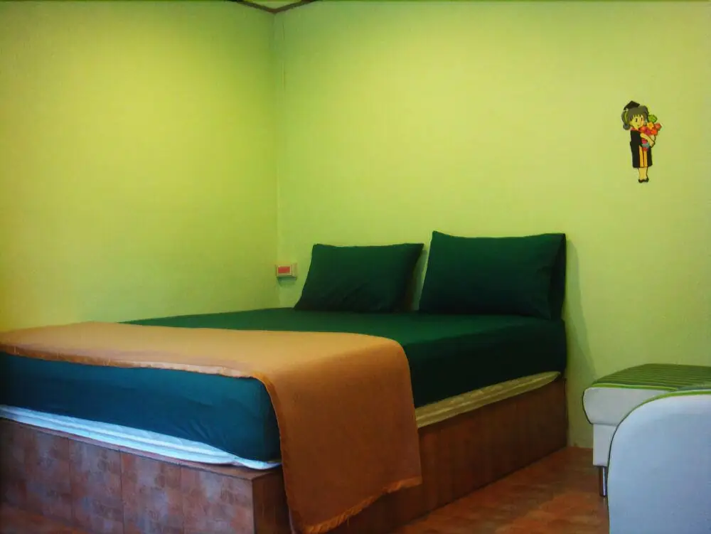 Трат: Pop Guest House