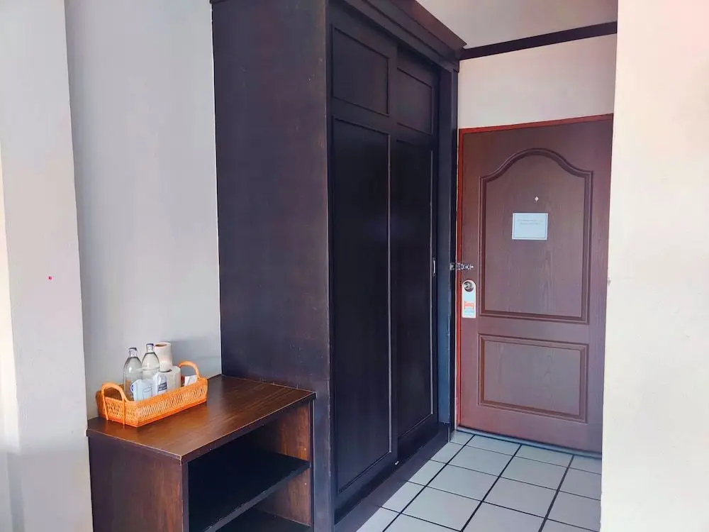 Prasat: Thongpaeka Hotel