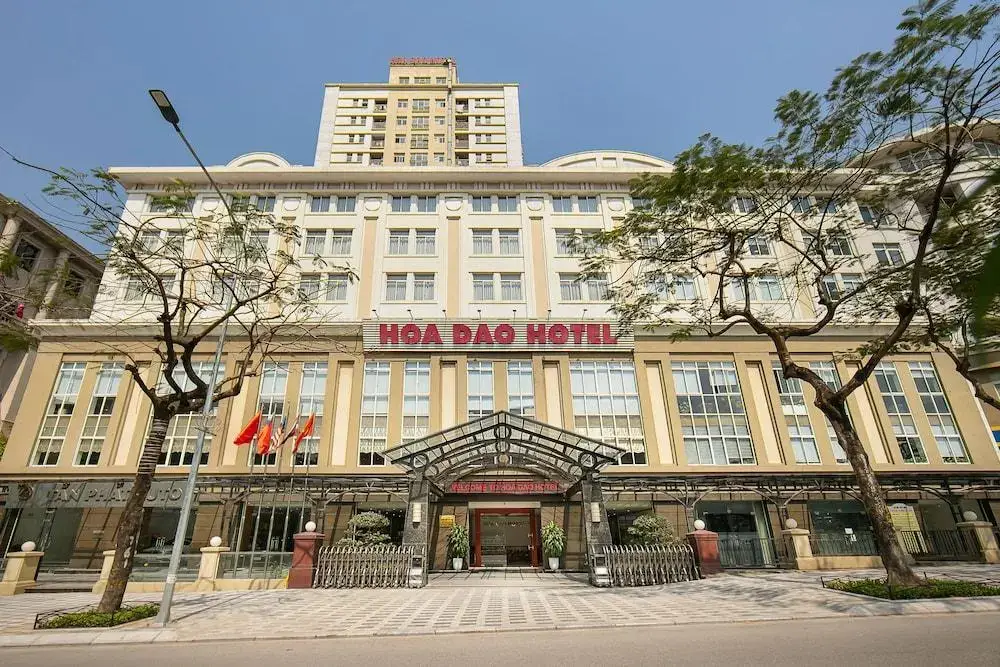 A25 Premium Hotel - 705 Lac Long Quan — фото 1