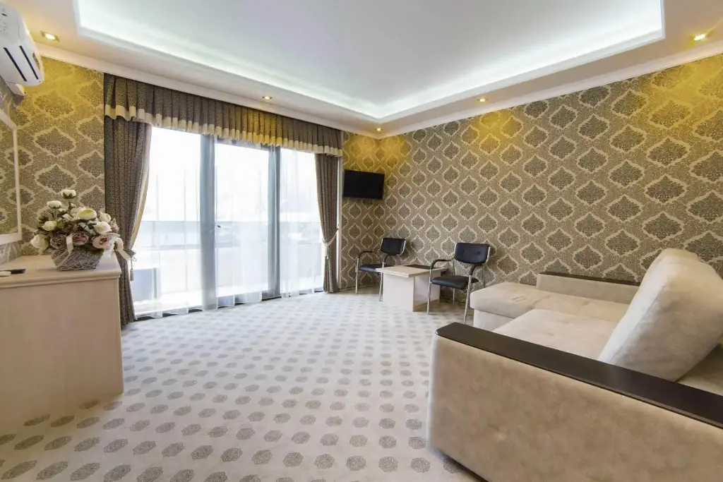 Гагра: Grand Hotel (Гранд)